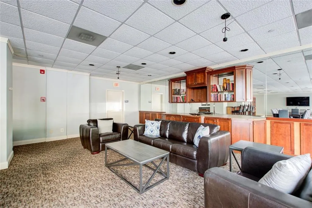 2479 Peachtree Road Ne Unit 304, Atlanta, Georgia 30305, 1 Bedroom Bedrooms, ,1 BathroomBathrooms,Residential,For Sale,2479 Peachtree Road Ne Unit 304,7624138