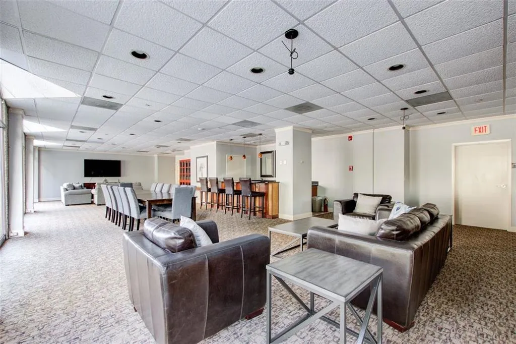 2479 Peachtree Road Ne Unit 304, Atlanta, Georgia 30305, 1 Bedroom Bedrooms, ,1 BathroomBathrooms,Residential,For Sale,2479 Peachtree Road Ne Unit 304,7624138