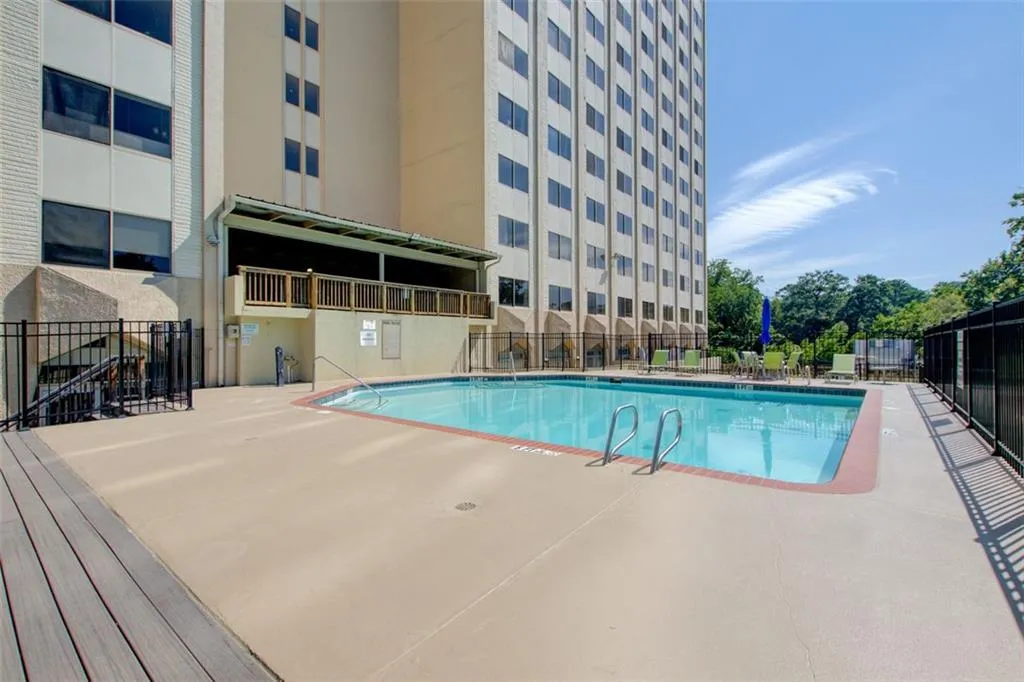2479 Peachtree Road Ne Unit 304, Atlanta, Georgia 30305, 1 Bedroom Bedrooms, ,1 BathroomBathrooms,Residential,For Sale,2479 Peachtree Road Ne Unit 304,7624138