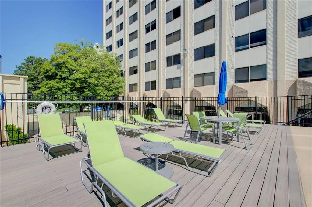 2479 Peachtree Road Ne Unit 304, Atlanta, Georgia 30305, 1 Bedroom Bedrooms, ,1 BathroomBathrooms,Residential,For Sale,2479 Peachtree Road Ne Unit 304,7624138