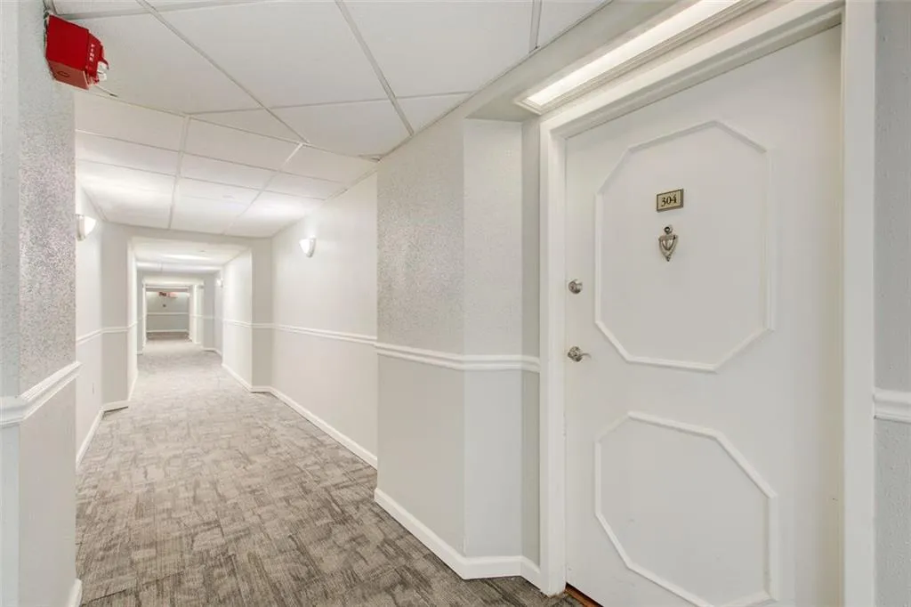2479 Peachtree Road Ne Unit 304, Atlanta, Georgia 30305, 1 Bedroom Bedrooms, ,1 BathroomBathrooms,Residential,For Sale,2479 Peachtree Road Ne Unit 304,7624138