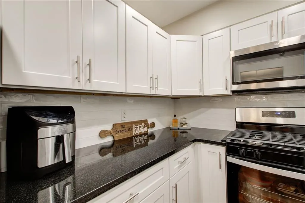 2479 Peachtree Road Ne Unit 304, Atlanta, Georgia 30305, 1 Bedroom Bedrooms, ,1 BathroomBathrooms,Residential,For Sale,2479 Peachtree Road Ne Unit 304,7624138