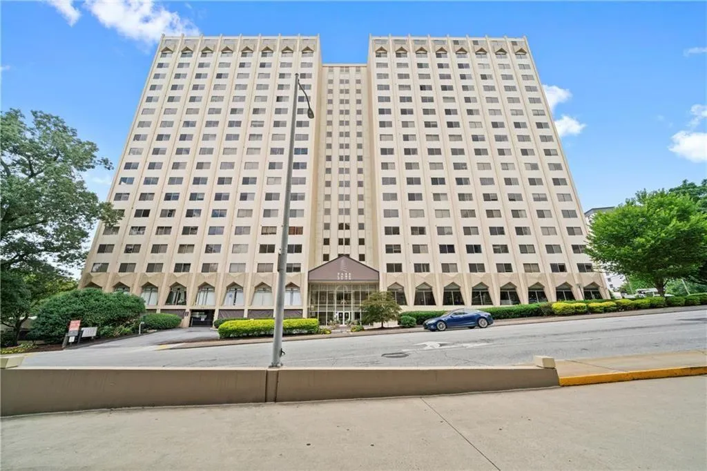 2479 Peachtree Road Ne Unit 304, Atlanta, Georgia 30305, 1 Bedroom Bedrooms, ,1 BathroomBathrooms,Residential,For Sale,2479 Peachtree Road Ne Unit 304,7624138