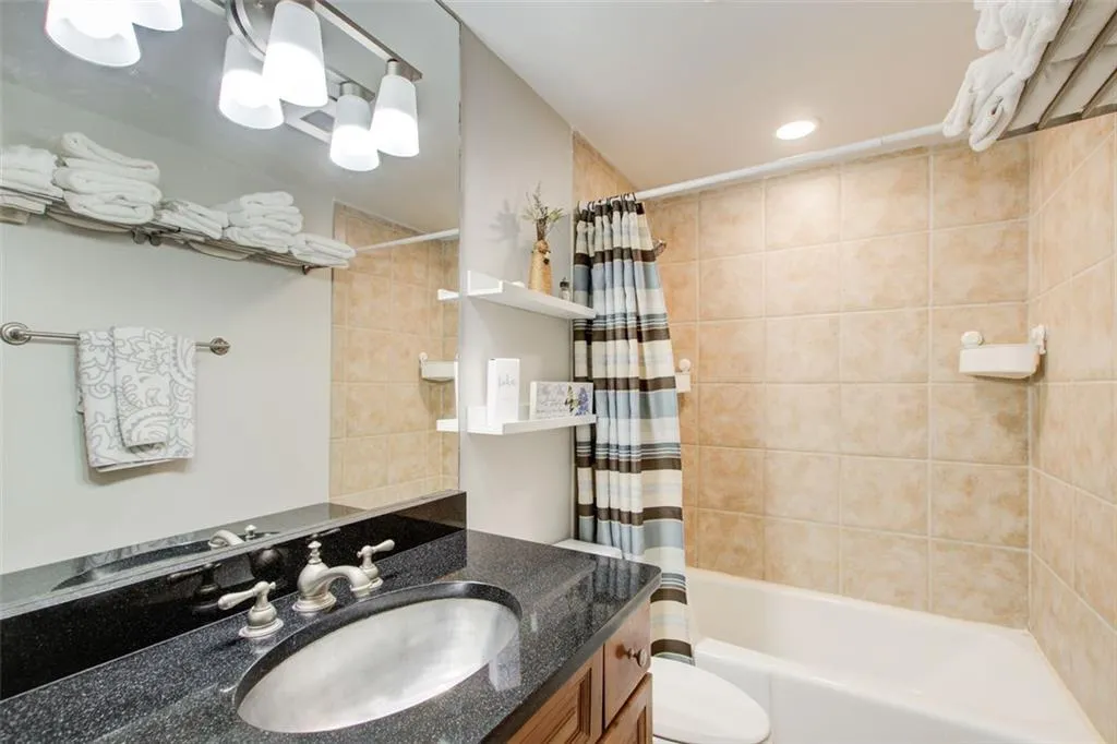 2479 Peachtree Road Ne Unit 304, Atlanta, Georgia 30305, 1 Bedroom Bedrooms, ,1 BathroomBathrooms,Residential,For Sale,2479 Peachtree Road Ne Unit 304,7624138