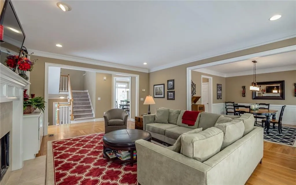 915 Roberts Landing Cove, Sandy Springs, Georgia 30350, 4 Bedrooms Bedrooms, ,3 BathroomsBathrooms,Residential,Sold,915 Roberts Landing Cove,5895760