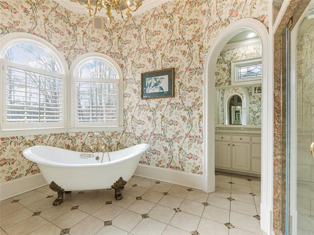 Delightful claw foot tub