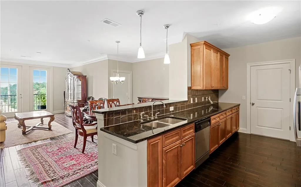 901 Abernathy Road Unit 5240, Atlanta, Georgia 30328, 3 Bedrooms Bedrooms, ,2 BathroomsBathrooms,Residential,Sold,901 Abernathy Road Unit 5240,6937306