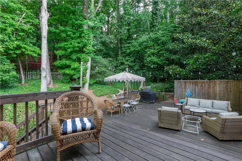 6760 Wright Road, Sandy Springs, Georgia 30328, 4 Bedrooms Bedrooms, ,2 BathroomsBathrooms,Residential,Sold,6760 Wright Road,7416813
