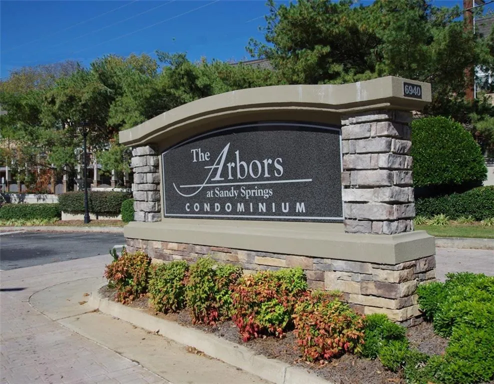 6940 Roswell Road Unit 13f, Sandy Springs, Georgia 30328, 2 Bedrooms Bedrooms, ,1 BathroomBathrooms,Residential,Sold,6940 Roswell Road Unit 13f,5772493