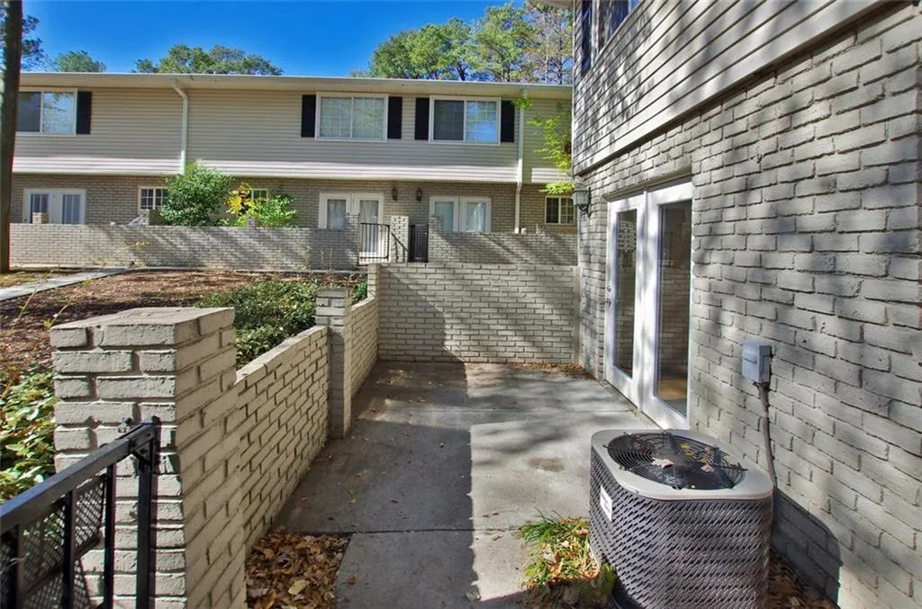 6940 Roswell Road Unit 13f, Sandy Springs, Georgia 30328, 2 Bedrooms Bedrooms, ,1 BathroomBathrooms,Residential,Sold,6940 Roswell Road Unit 13f,5772493