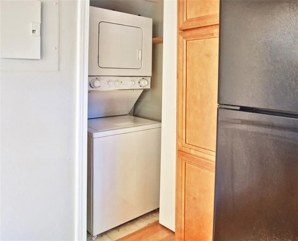 6940 Roswell Road Unit 13f, Sandy Springs, Georgia 30328, 2 Bedrooms Bedrooms, ,1 BathroomBathrooms,Residential,Sold,6940 Roswell Road Unit 13f,5772493