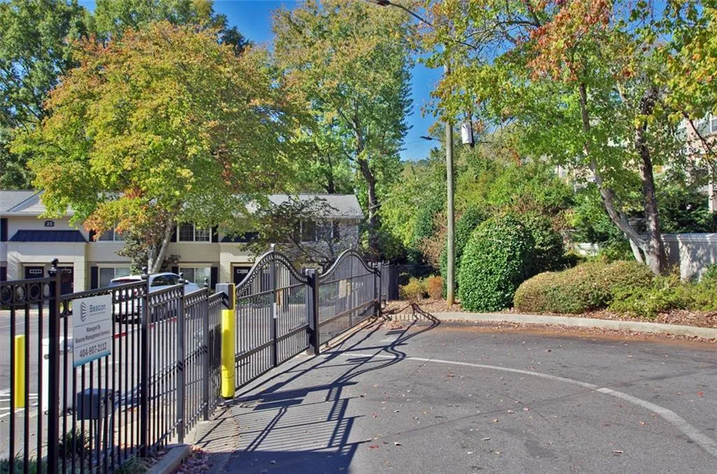 6940 Roswell Road Unit 13f, Sandy Springs, Georgia 30328, 2 Bedrooms Bedrooms, ,1 BathroomBathrooms,Residential,Sold,6940 Roswell Road Unit 13f,5772493