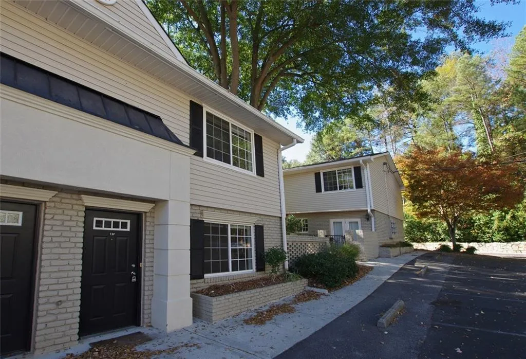 6940 Roswell Road Unit 13f, Sandy Springs, Georgia 30328, 2 Bedrooms Bedrooms, ,1 BathroomBathrooms,Residential,Sold,6940 Roswell Road Unit 13f,5772493