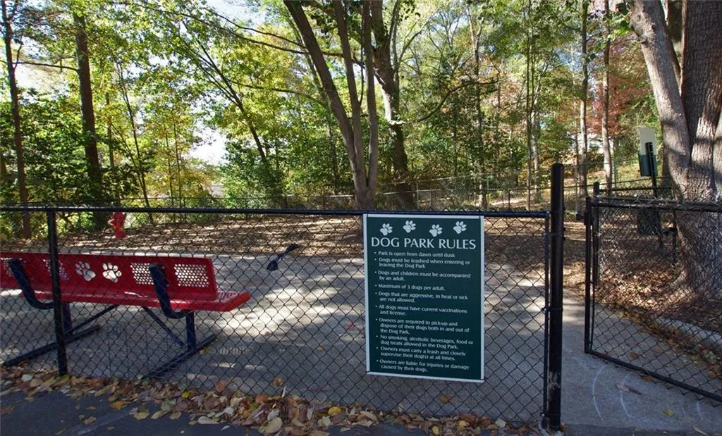 6940 Roswell Road Unit 13f, Sandy Springs, Georgia 30328, 2 Bedrooms Bedrooms, ,1 BathroomBathrooms,Residential,Sold,6940 Roswell Road Unit 13f,5772493