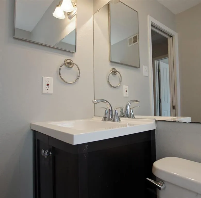 6940 Roswell Road Unit 13f, Sandy Springs, Georgia 30328, 2 Bedrooms Bedrooms, ,1 BathroomBathrooms,Residential,Sold,6940 Roswell Road Unit 13f,5772493