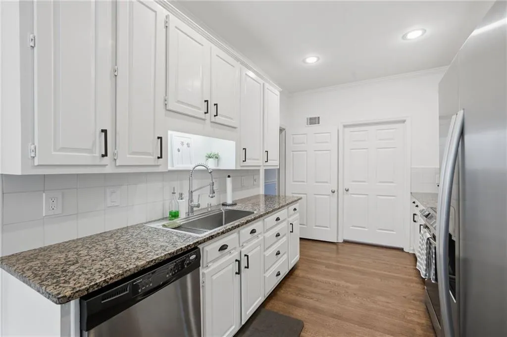 5211 Glenridge Drive, Atlanta, Georgia 30342, 4 Bedrooms Bedrooms, ,3 BathroomsBathrooms,Residential,For Sale,5211 Glenridge Drive,7757796