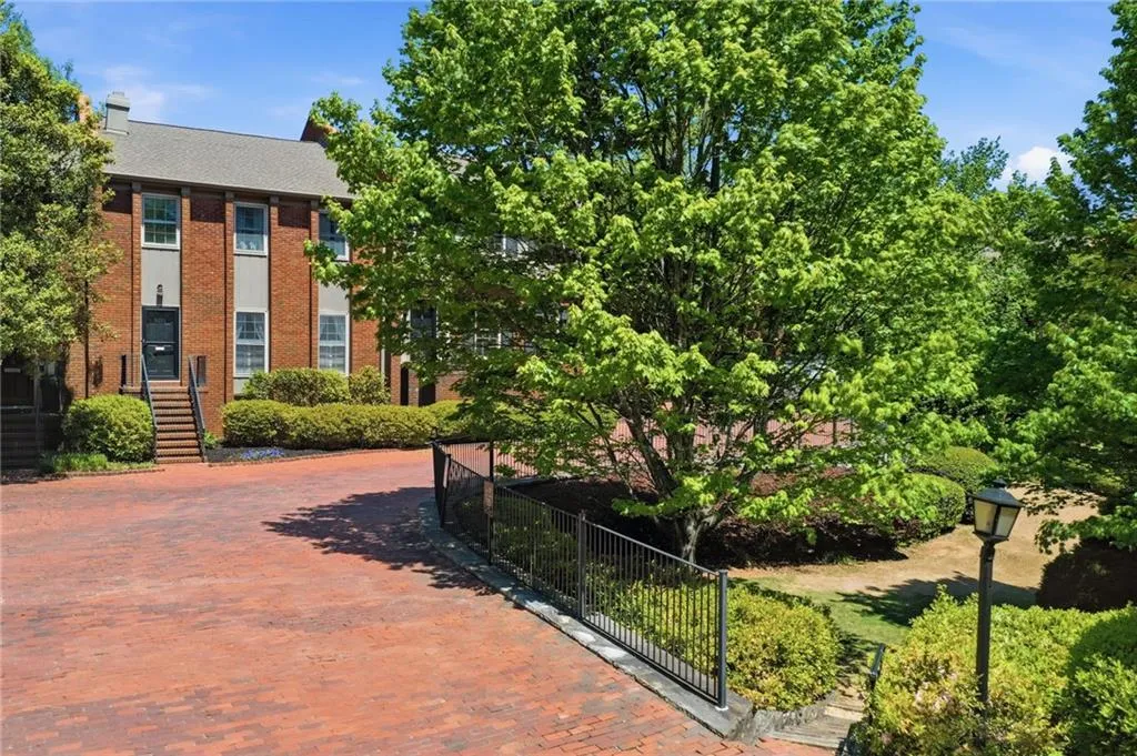 5211 Glenridge Drive, Atlanta, Georgia 30342, 4 Bedrooms Bedrooms, ,3 BathroomsBathrooms,Residential,For Sale,5211 Glenridge Drive,7757796