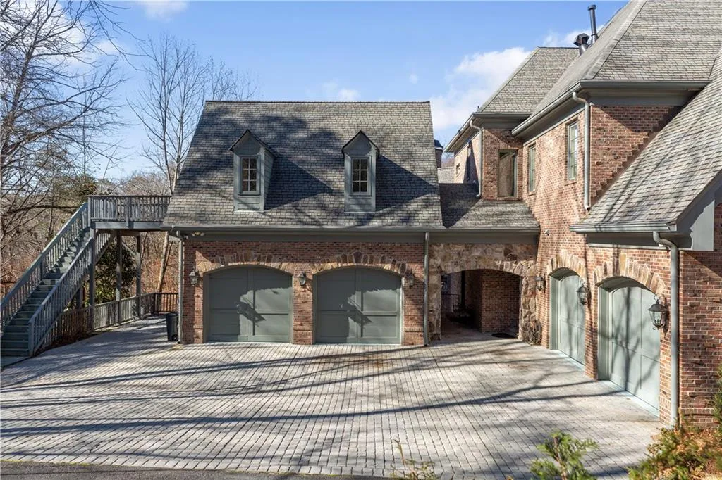 4755 Riverview Road, Atlanta, Georgia 30327, 6 Bedrooms Bedrooms, ,6 BathroomsBathrooms,Residential,Sold,4755 Riverview Road,7505985