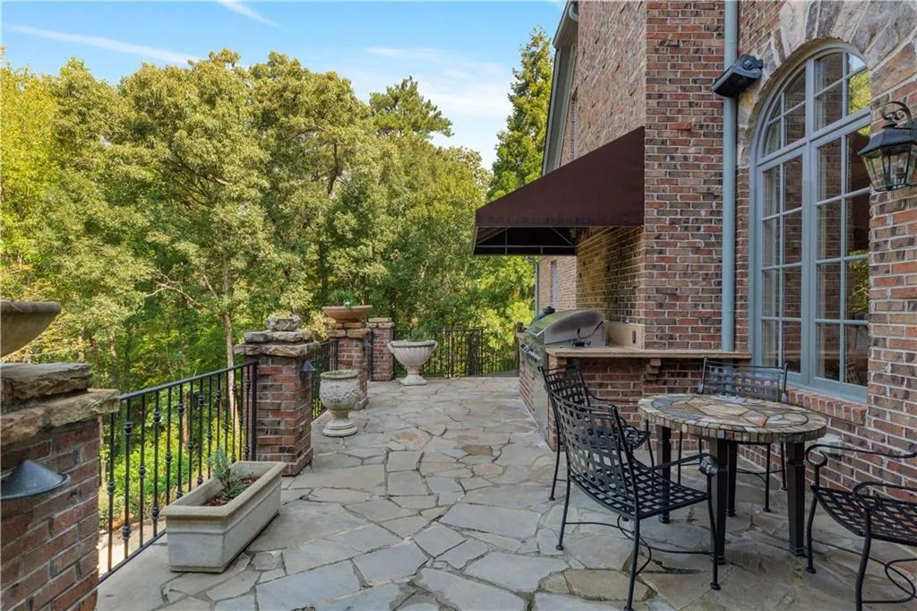 4755 Riverview Road, Atlanta, Georgia 30327, 6 Bedrooms Bedrooms, ,6 BathroomsBathrooms,Residential,Sold,4755 Riverview Road,7505985