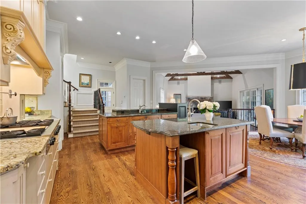 4755 Riverview Road, Atlanta, Georgia 30327, 6 Bedrooms Bedrooms, ,6 BathroomsBathrooms,Residential,Sold,4755 Riverview Road,7505985