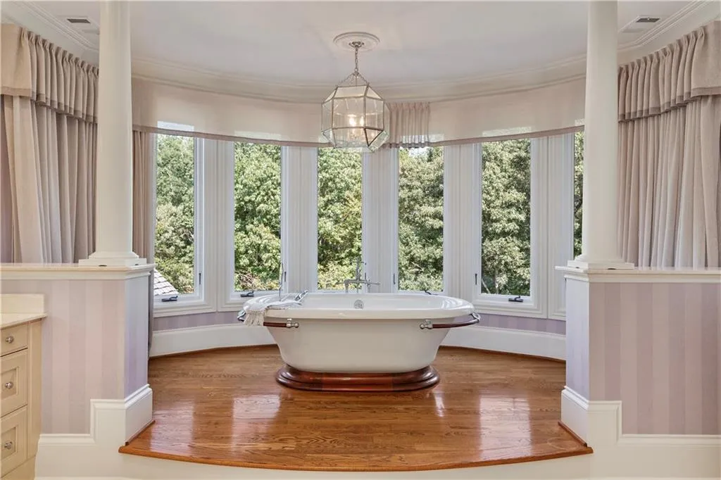 4755 Riverview Road, Atlanta, Georgia 30327, 6 Bedrooms Bedrooms, ,6 BathroomsBathrooms,Residential,Sold,4755 Riverview Road,7505985