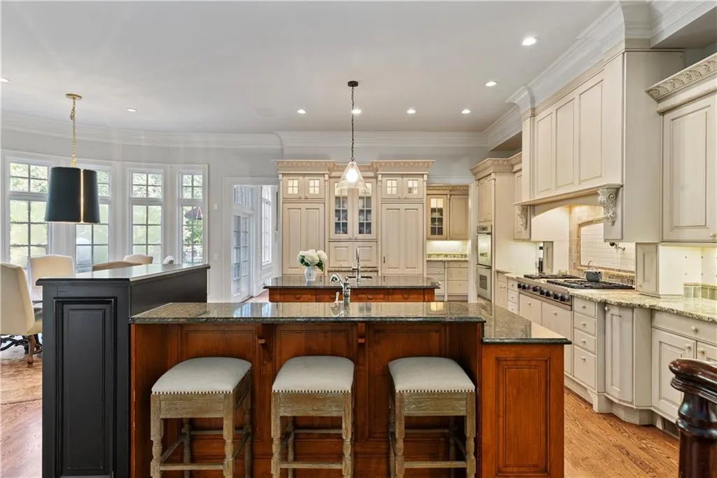 4755 Riverview Road, Atlanta, Georgia 30327, 6 Bedrooms Bedrooms, ,6 BathroomsBathrooms,Residential,Sold,4755 Riverview Road,7505985