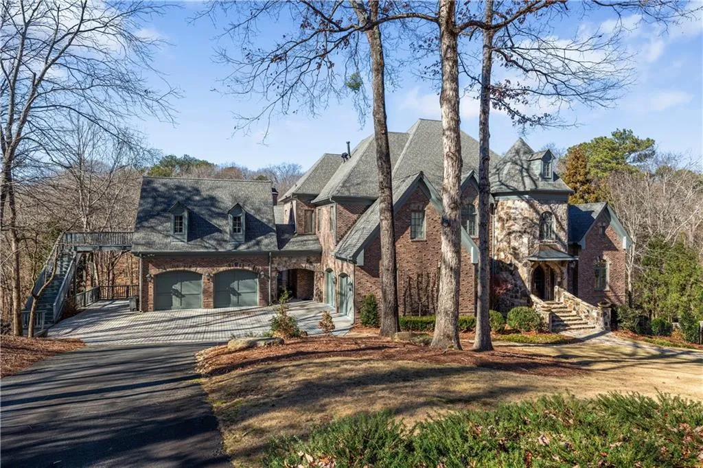 4755 Riverview Road, Atlanta, Georgia 30327, 6 Bedrooms Bedrooms, ,6 BathroomsBathrooms,Residential,Sold,4755 Riverview Road,7505985