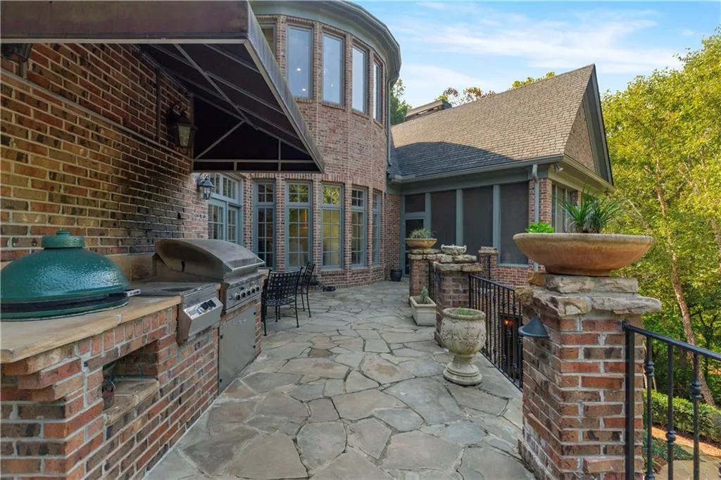 4755 Riverview Road, Atlanta, Georgia 30327, 6 Bedrooms Bedrooms, ,6 BathroomsBathrooms,Residential,Sold,4755 Riverview Road,7505985