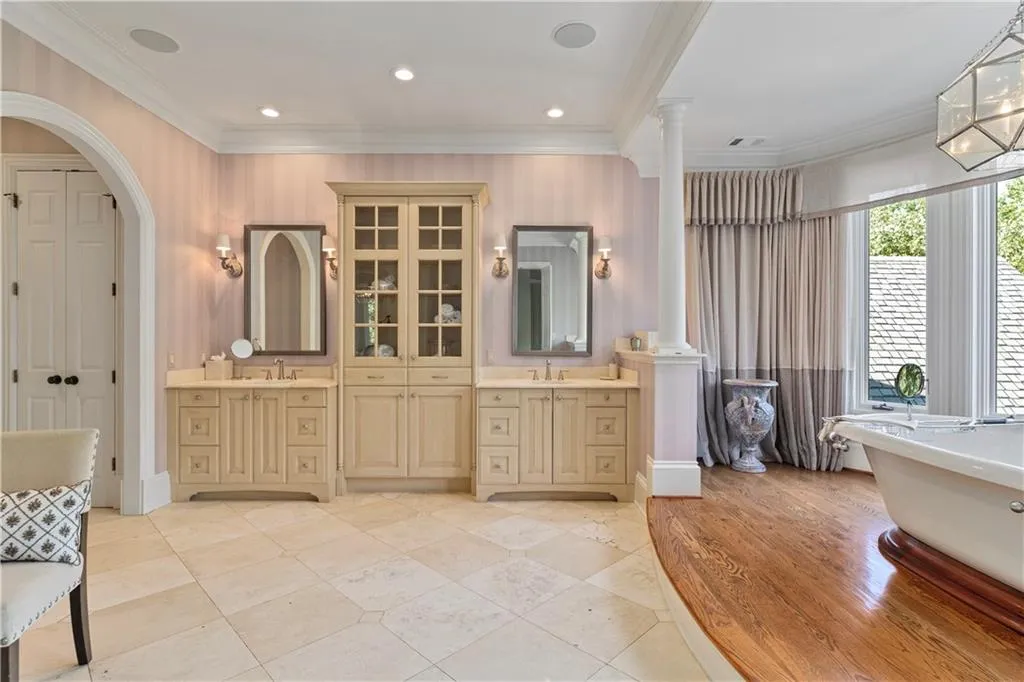 4755 Riverview Road, Atlanta, Georgia 30327, 6 Bedrooms Bedrooms, ,6 BathroomsBathrooms,Residential,Sold,4755 Riverview Road,7505985