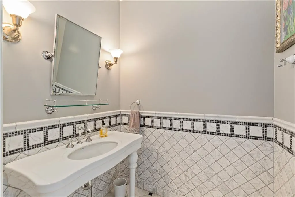 4755 Riverview Road, Atlanta, Georgia 30327, 6 Bedrooms Bedrooms, ,6 BathroomsBathrooms,Residential,Sold,4755 Riverview Road,7505985