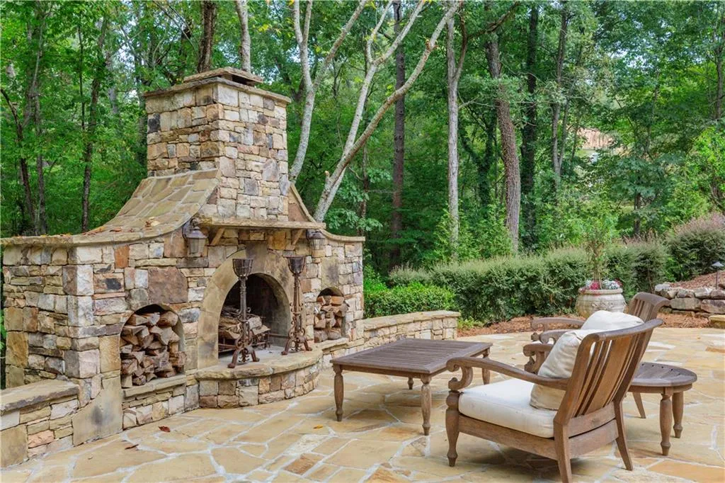 4755 Riverview Road, Atlanta, Georgia 30327, 6 Bedrooms Bedrooms, ,6 BathroomsBathrooms,Residential,Sold,4755 Riverview Road,7505985