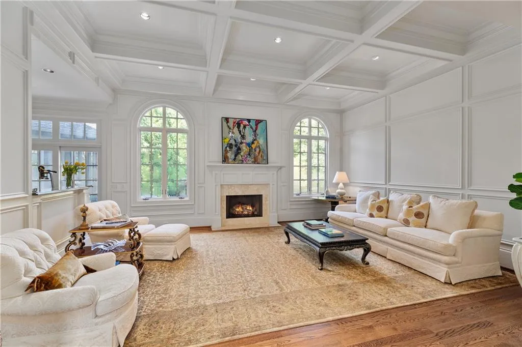 4755 Riverview Road, Atlanta, Georgia 30327, 6 Bedrooms Bedrooms, ,6 BathroomsBathrooms,Residential,Sold,4755 Riverview Road,7505985