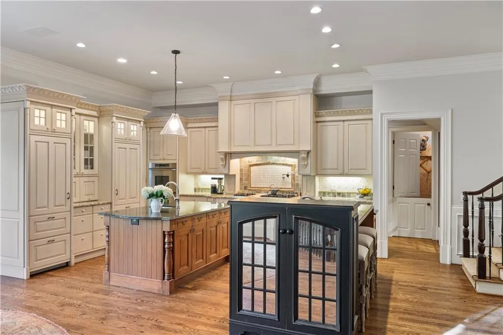 4755 Riverview Road, Atlanta, Georgia 30327, 6 Bedrooms Bedrooms, ,6 BathroomsBathrooms,Residential,Sold,4755 Riverview Road,7505985