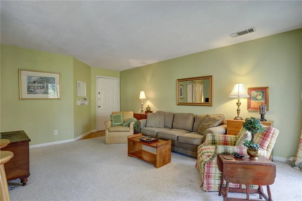 1103 Garden Court, Sandy Springs, Georgia 30328, 2 Bedrooms Bedrooms, ,2 BathroomsBathrooms,Residential,Sold,1103 Garden Court,6685374