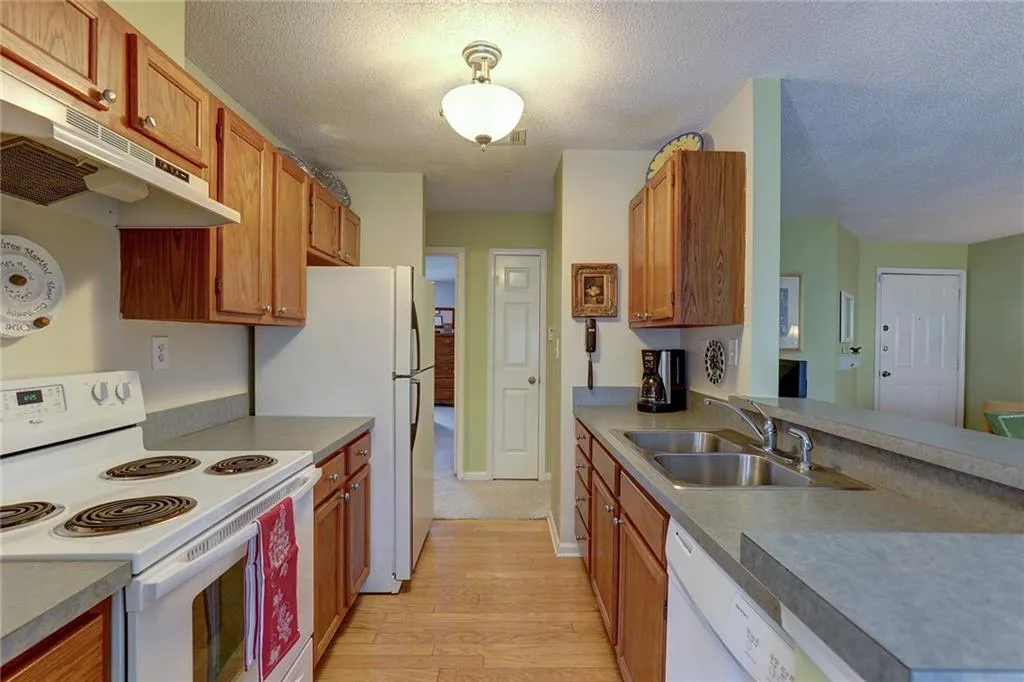 1103 Garden Court, Sandy Springs, Georgia 30328, 2 Bedrooms Bedrooms, ,2 BathroomsBathrooms,Residential,Sold,1103 Garden Court,6685374