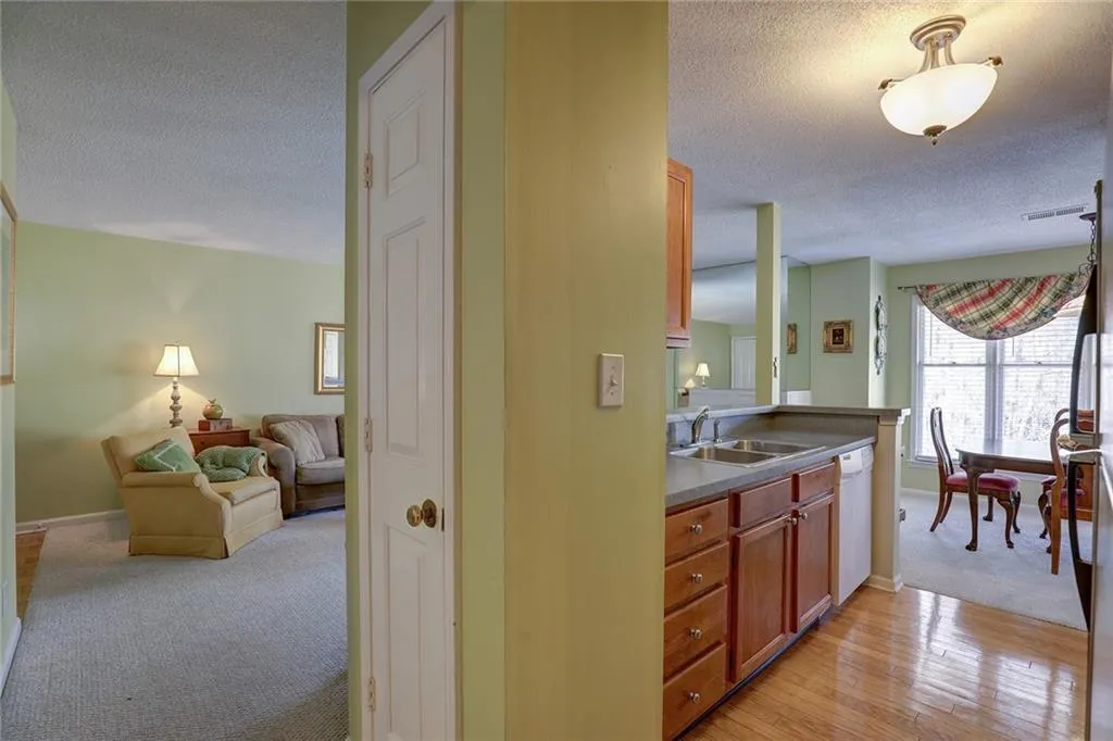 1103 Garden Court, Sandy Springs, Georgia 30328, 2 Bedrooms Bedrooms, ,2 BathroomsBathrooms,Residential,Sold,1103 Garden Court,6685374