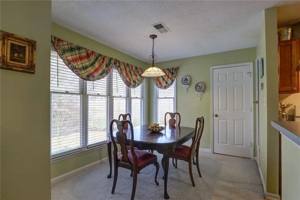 1103 Garden Court, Sandy Springs, Georgia 30328, 2 Bedrooms Bedrooms, ,2 BathroomsBathrooms,Residential,Sold,1103 Garden Court,6685374