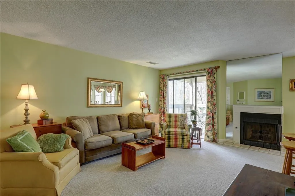 1103 Garden Court, Sandy Springs, Georgia 30328, 2 Bedrooms Bedrooms, ,2 BathroomsBathrooms,Residential,Sold,1103 Garden Court,6685374