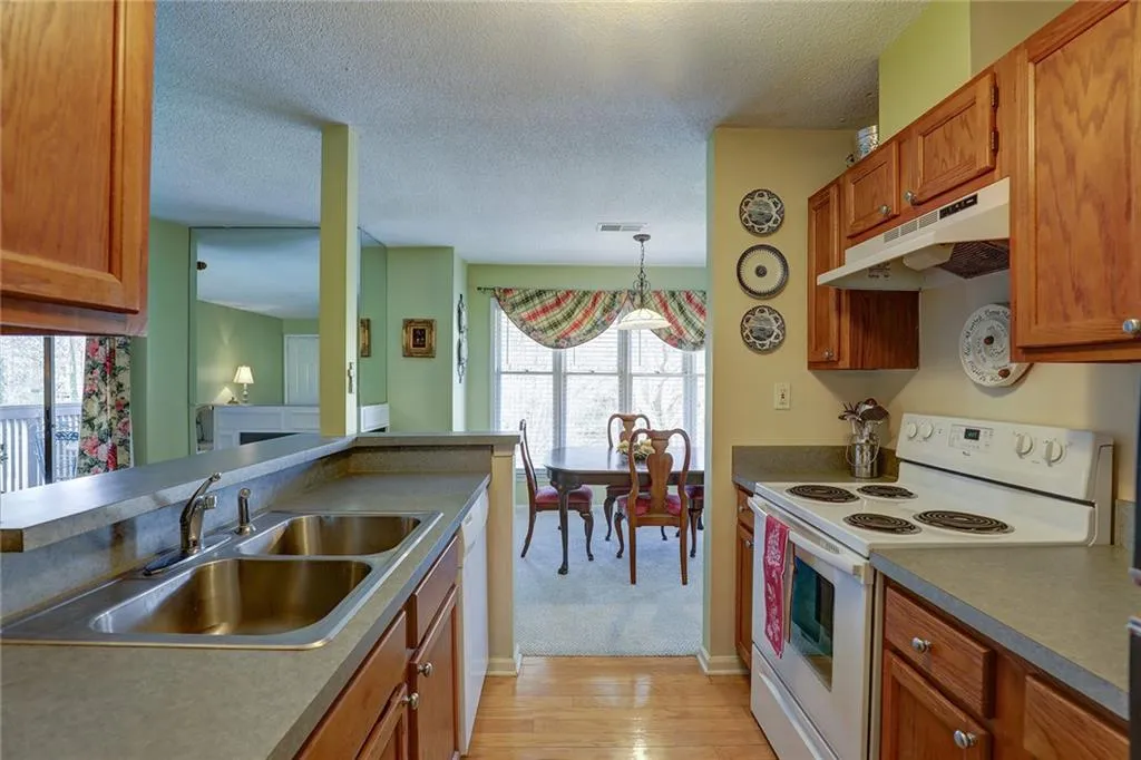 1103 Garden Court, Sandy Springs, Georgia 30328, 2 Bedrooms Bedrooms, ,2 BathroomsBathrooms,Residential,Sold,1103 Garden Court,6685374