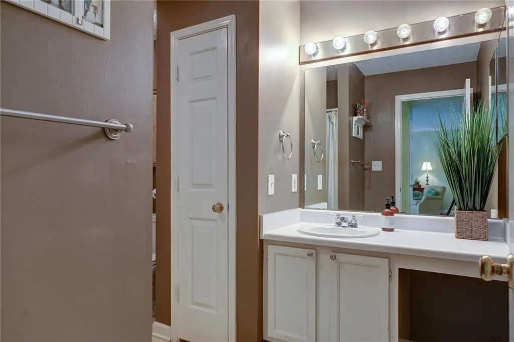1103 Garden Court, Sandy Springs, Georgia 30328, 2 Bedrooms Bedrooms, ,2 BathroomsBathrooms,Residential,Sold,1103 Garden Court,6685374