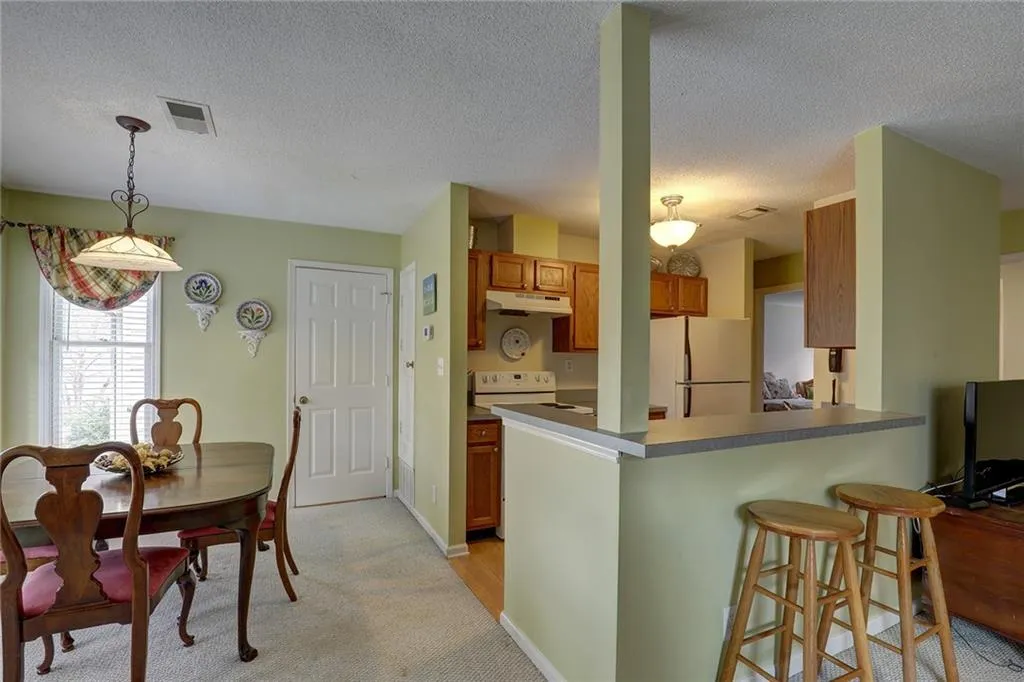 1103 Garden Court, Sandy Springs, Georgia 30328, 2 Bedrooms Bedrooms, ,2 BathroomsBathrooms,Residential,Sold,1103 Garden Court,6685374