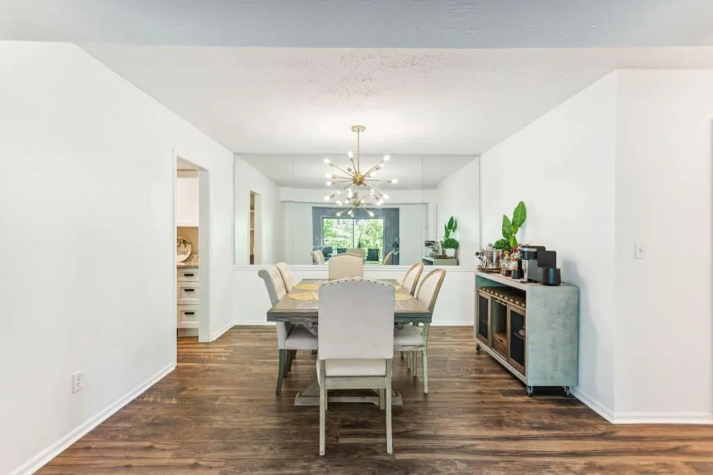 6851 Roswell Road Unit D-31, Sandy Springs, Georgia 30328, 2 Bedrooms Bedrooms, ,2 BathroomsBathrooms,Residential,Sold,6851 Roswell Road Unit D-31,7238036