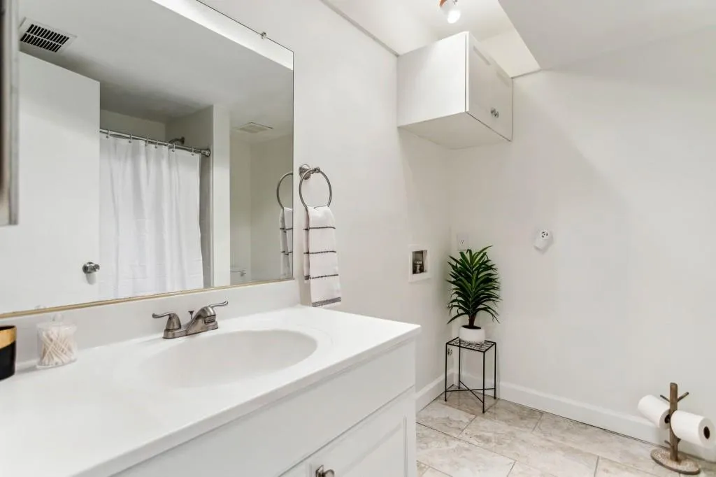 6851 Roswell Road Unit D-31, Sandy Springs, Georgia 30328, 2 Bedrooms Bedrooms, ,2 BathroomsBathrooms,Residential,Sold,6851 Roswell Road Unit D-31,7238036