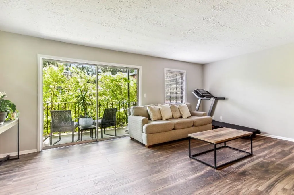 6851 Roswell Road Unit D-31, Sandy Springs, Georgia 30328, 2 Bedrooms Bedrooms, ,2 BathroomsBathrooms,Residential,Sold,6851 Roswell Road Unit D-31,7238036