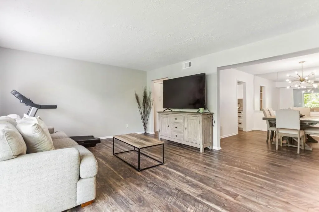 6851 Roswell Road Unit D-31, Sandy Springs, Georgia 30328, 2 Bedrooms Bedrooms, ,2 BathroomsBathrooms,Residential,Sold,6851 Roswell Road Unit D-31,7238036