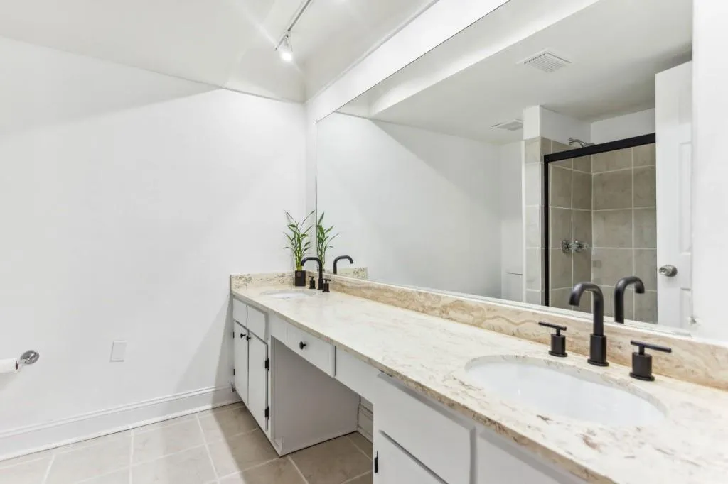 6851 Roswell Road Unit D-31, Sandy Springs, Georgia 30328, 2 Bedrooms Bedrooms, ,2 BathroomsBathrooms,Residential,Sold,6851 Roswell Road Unit D-31,7238036