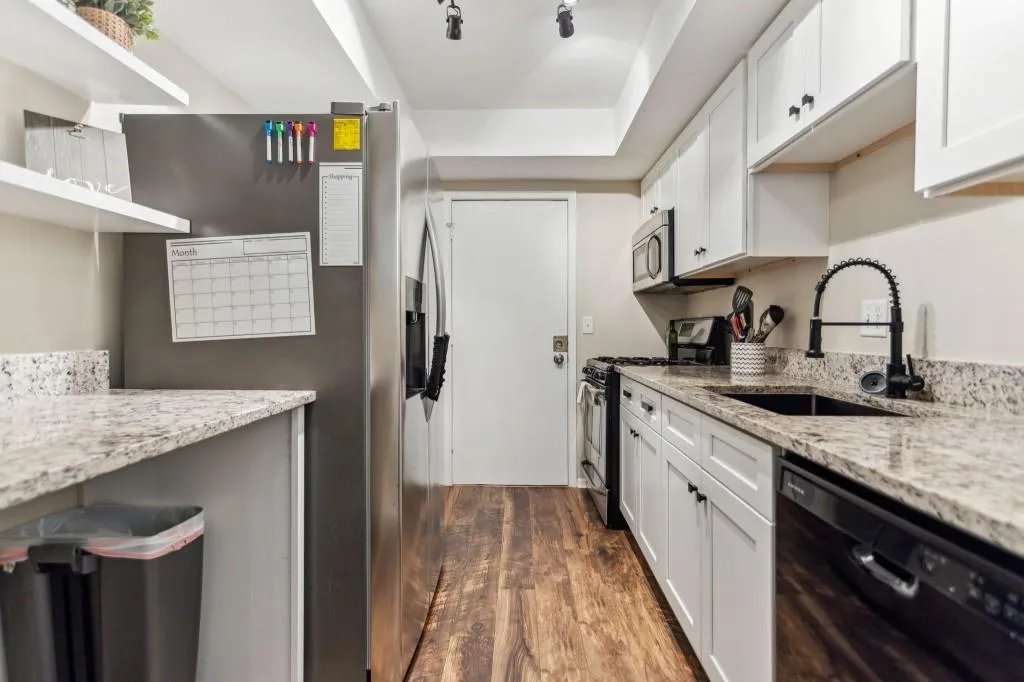 6851 Roswell Road Unit D-31, Sandy Springs, Georgia 30328, 2 Bedrooms Bedrooms, ,2 BathroomsBathrooms,Residential,Sold,6851 Roswell Road Unit D-31,7238036