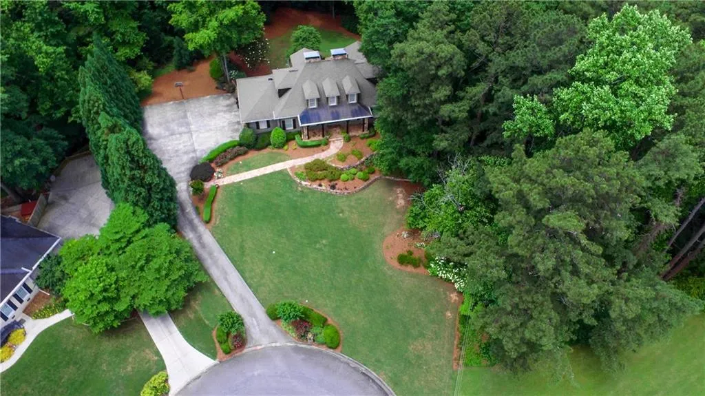 1185 Kingston Drive, Sandy Springs, Georgia 30342, 5 Bedrooms Bedrooms, ,6 BathroomsBathrooms,Residential,Sold,1185 Kingston Drive,6664386