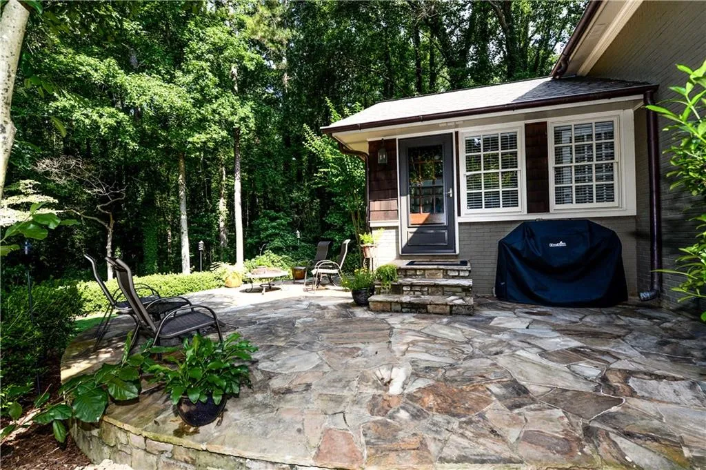 1185 Kingston Drive, Sandy Springs, Georgia 30342, 5 Bedrooms Bedrooms, ,6 BathroomsBathrooms,Residential,Sold,1185 Kingston Drive,6664386