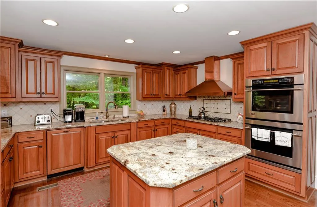 1185 Kingston Drive, Sandy Springs, Georgia 30342, 5 Bedrooms Bedrooms, ,6 BathroomsBathrooms,Residential,Sold,1185 Kingston Drive,6664386